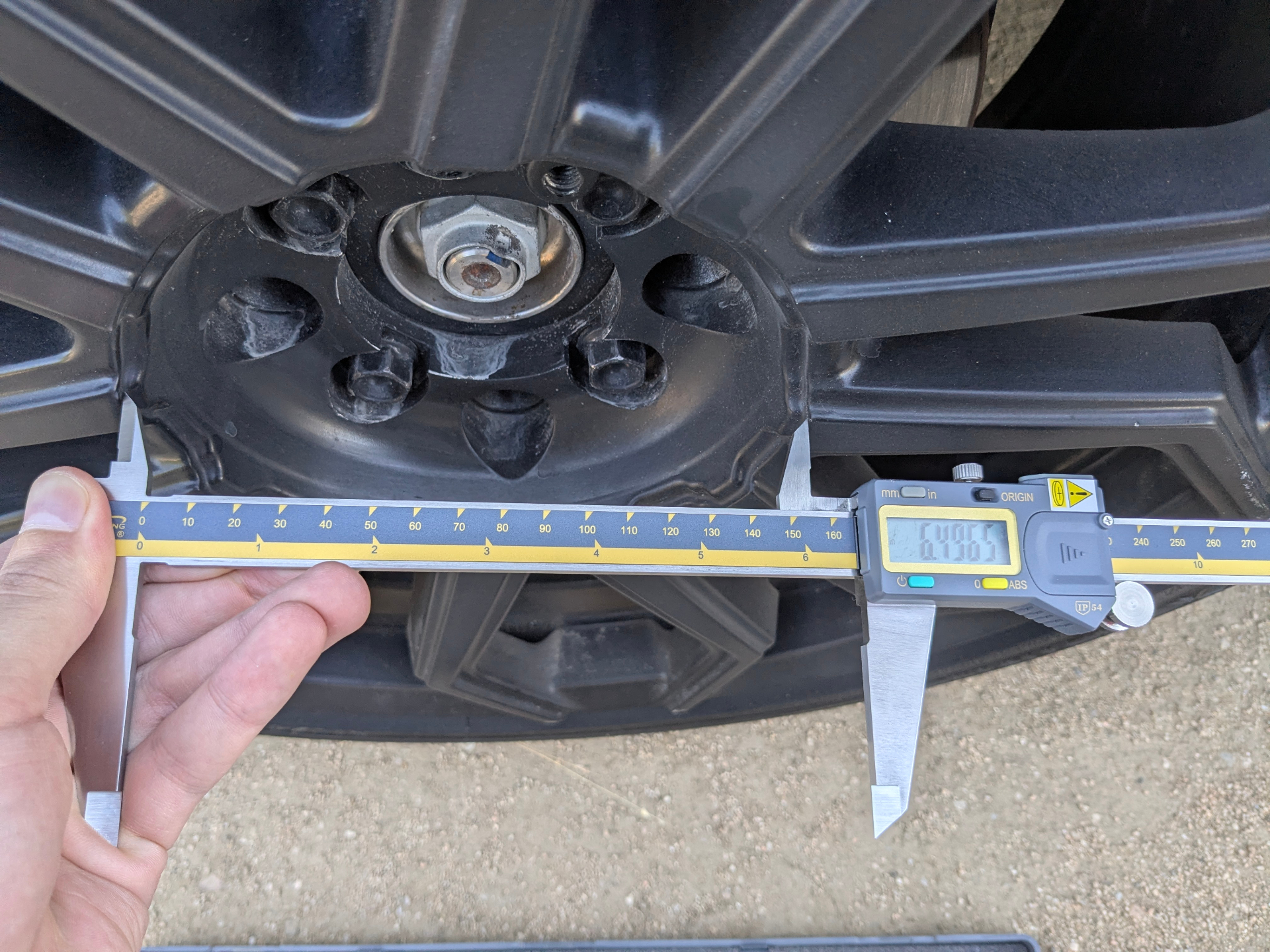 On-site rim measurement with digital calipers